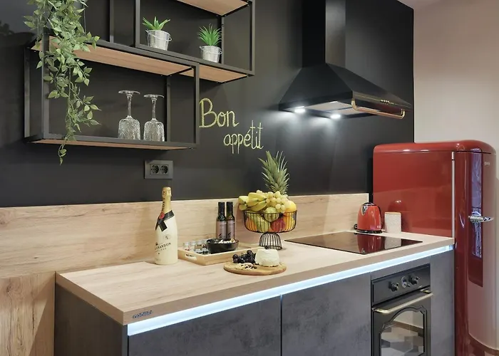 De 2020 With Free Parking פולה