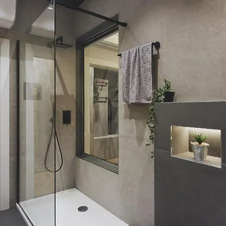 De 2020 With Free Parking *